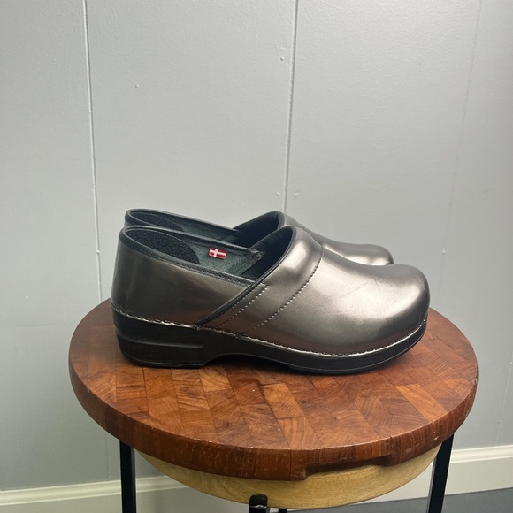 Sanita Metallic Silver Professional Slip Resistant Clogs Size 42 - Picture 3 of 9